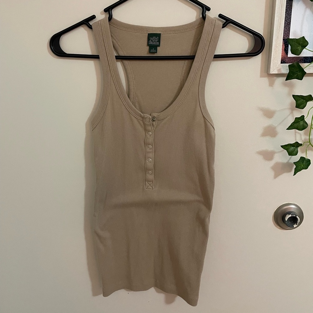 Beige tank top with buttons🌲🌱🌎